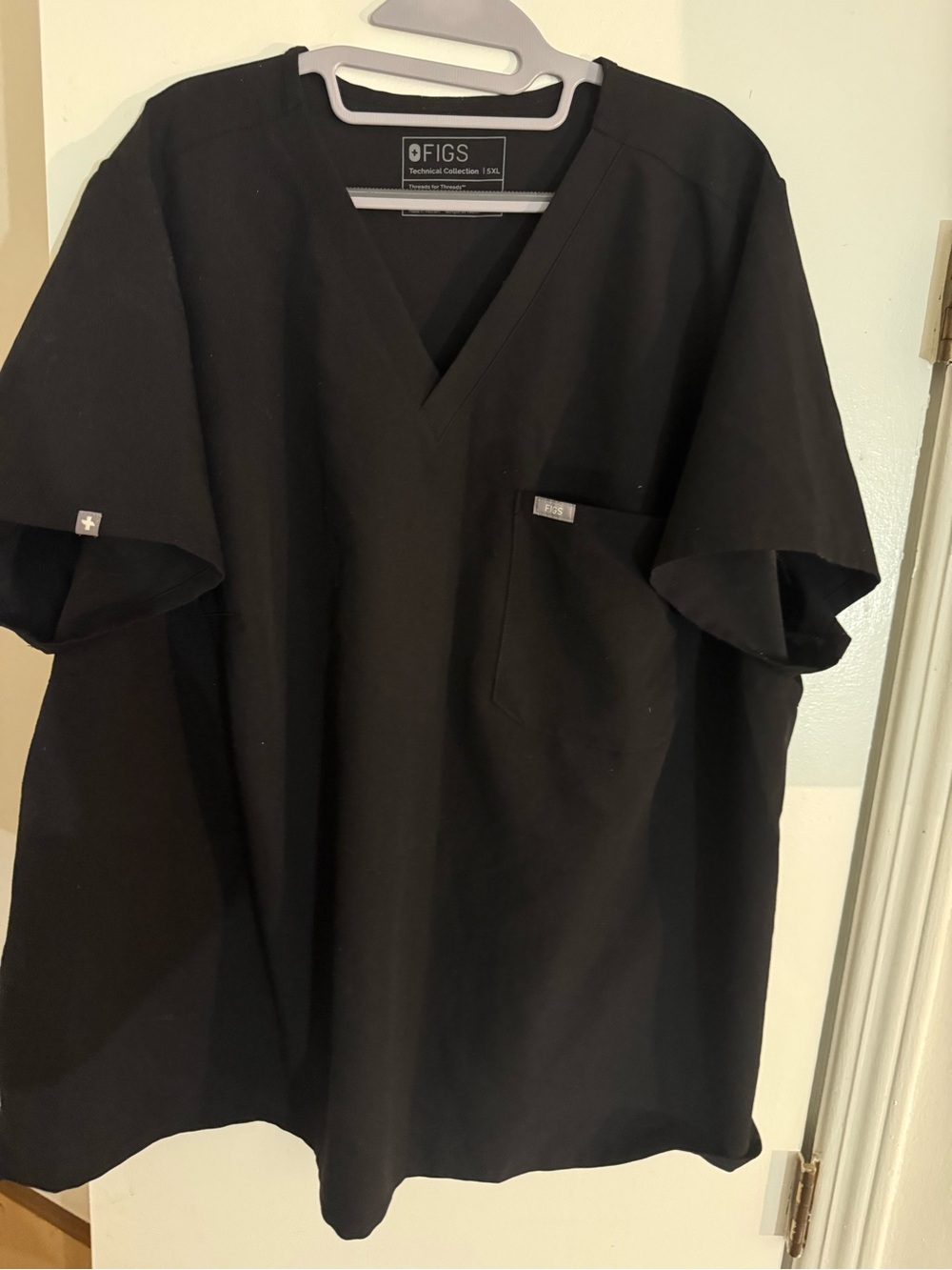 FIGS women’s Black Catarina Scrub Top